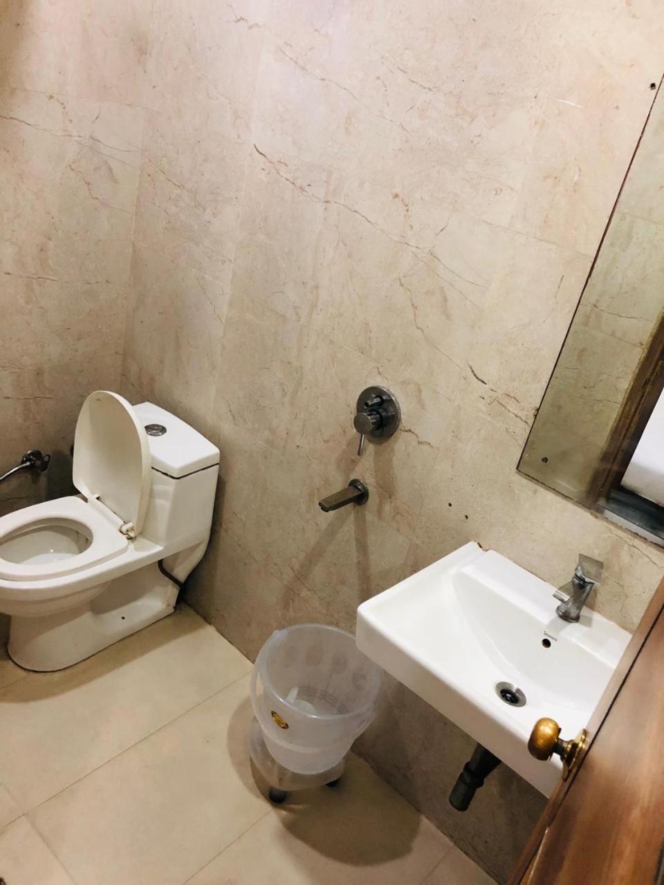 Hotel Ivy Plaza Near Igi Airport Yeni Delhi Dış mekan fotoğraf