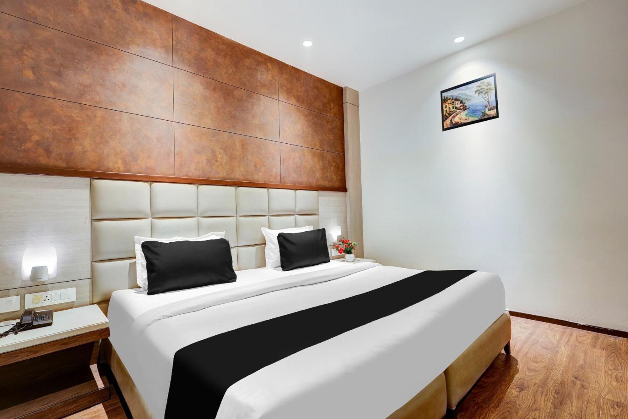 Hotel Ivy Plaza Near Igi Airport Yeni Delhi Dış mekan fotoğraf